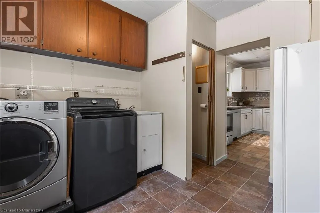 6 HERLAN Avenue