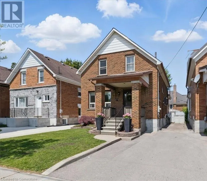 6 HERLAN Avenue