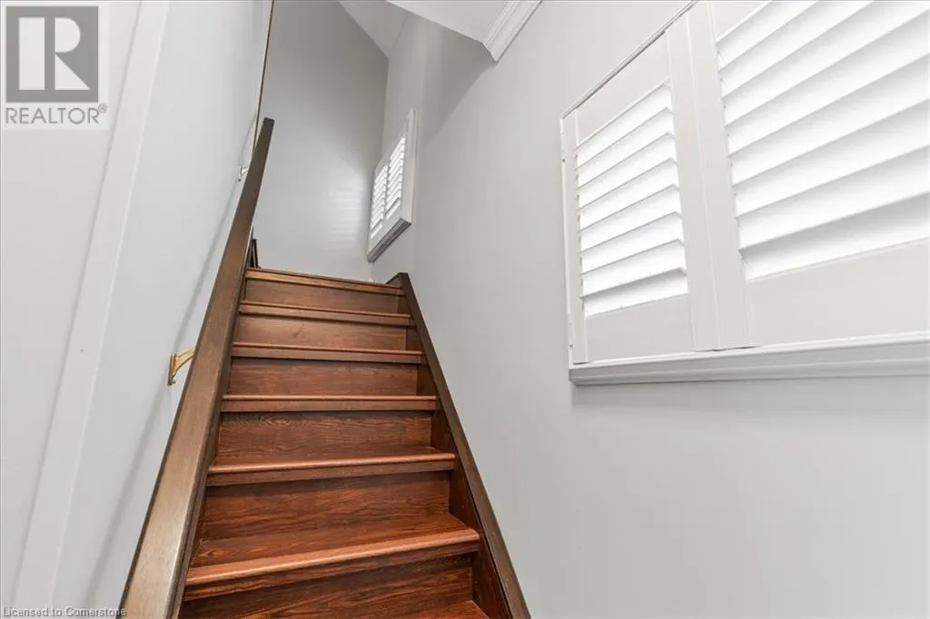 6 HERLAN Avenue