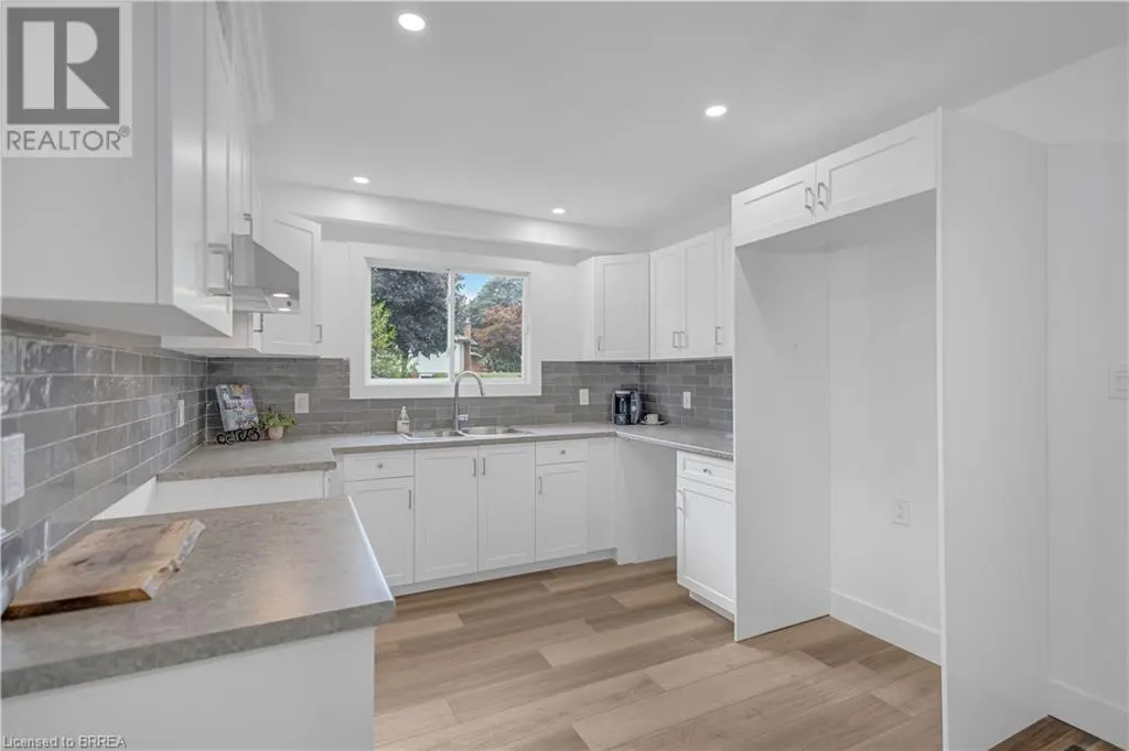 34 OAKHILL Drive Unit# 20B, #20B