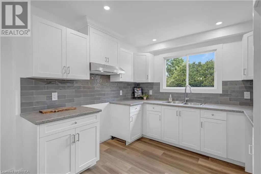 34 OAKHILL Drive Unit# 20B, #20B