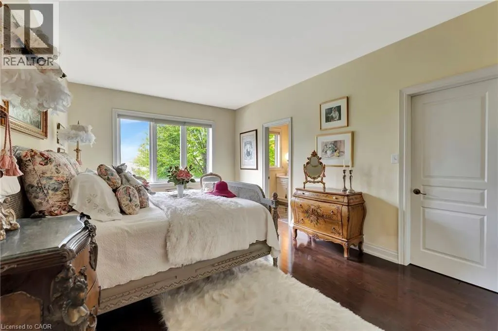 32 COBBLESTONE Drive