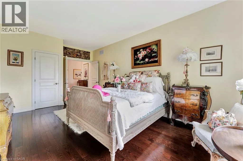 32 COBBLESTONE Drive