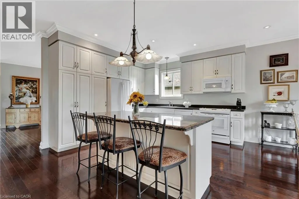 32 COBBLESTONE Drive