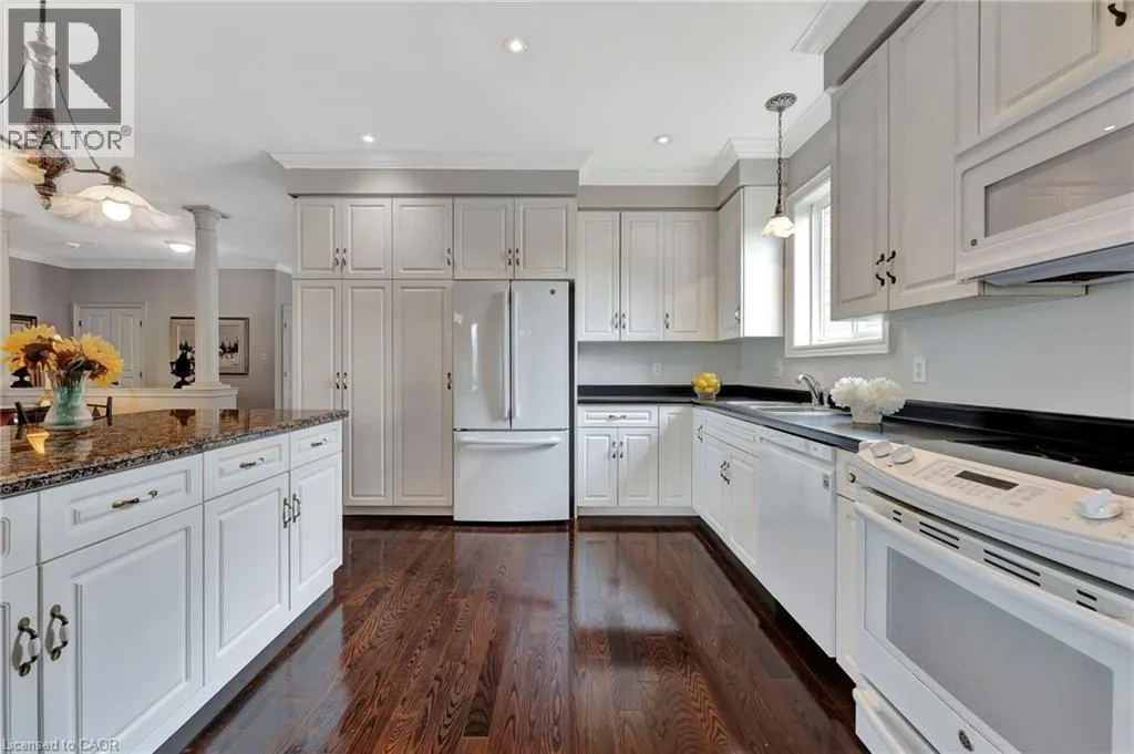32 COBBLESTONE Drive