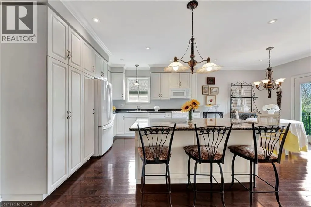 32 COBBLESTONE Drive