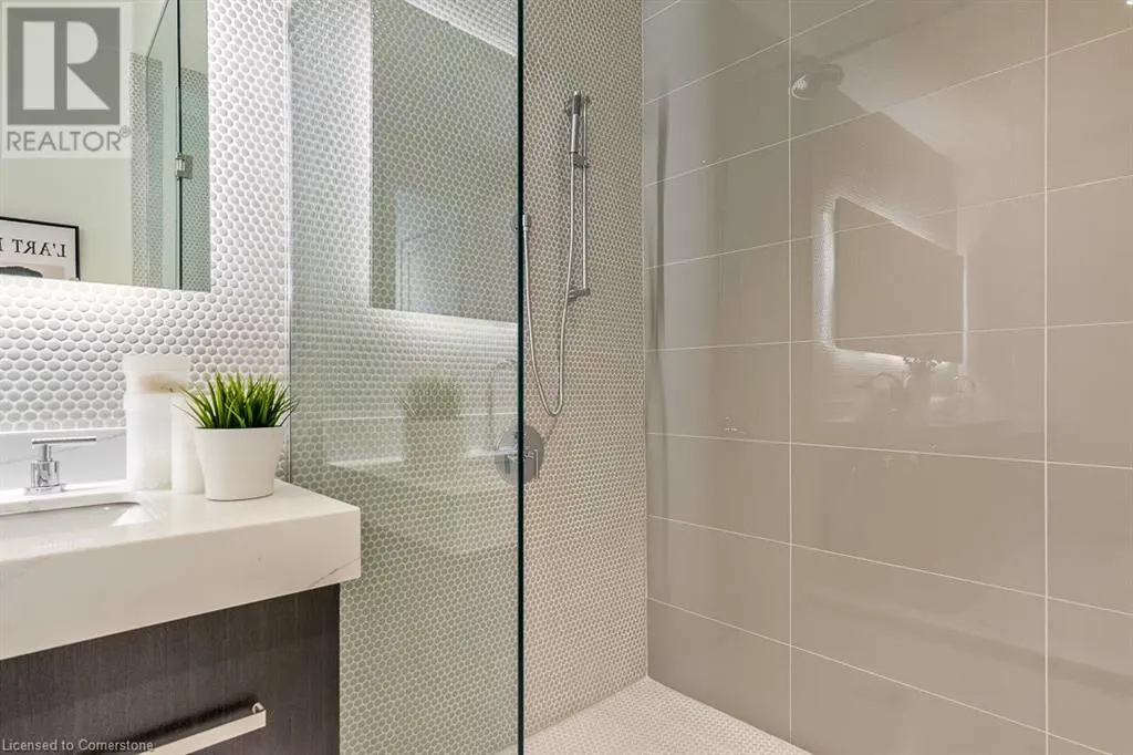 123 MAURICE Drive Unit# 105, #105