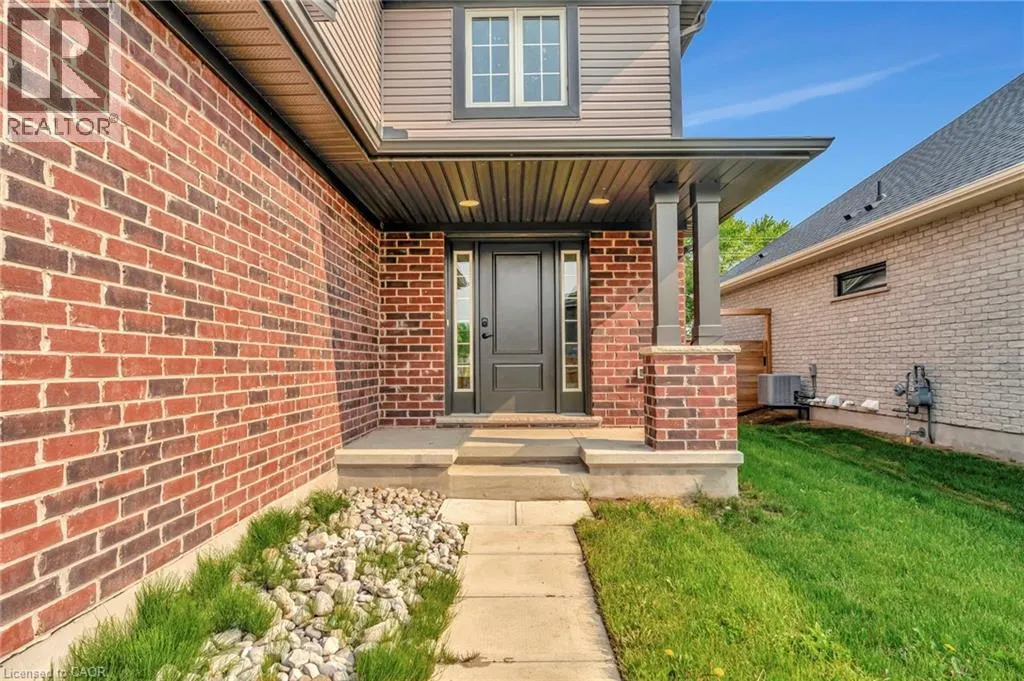 4 LIVINGSTON Drive