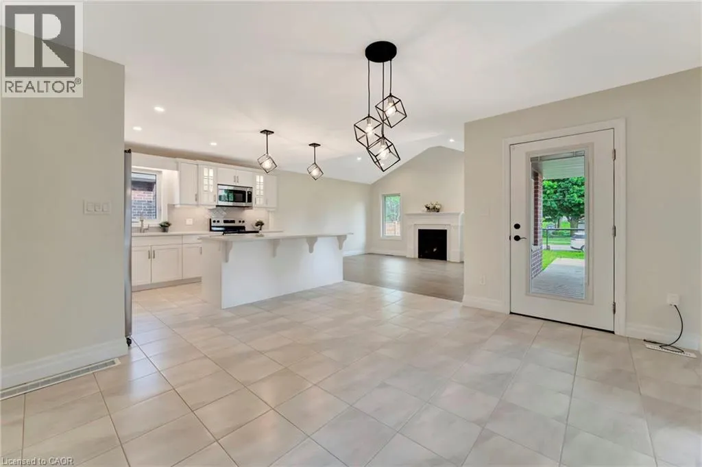 4 LIVINGSTON Drive