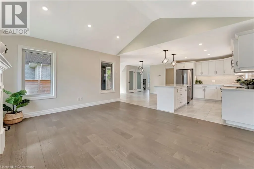 4 LIVINGSTON Drive