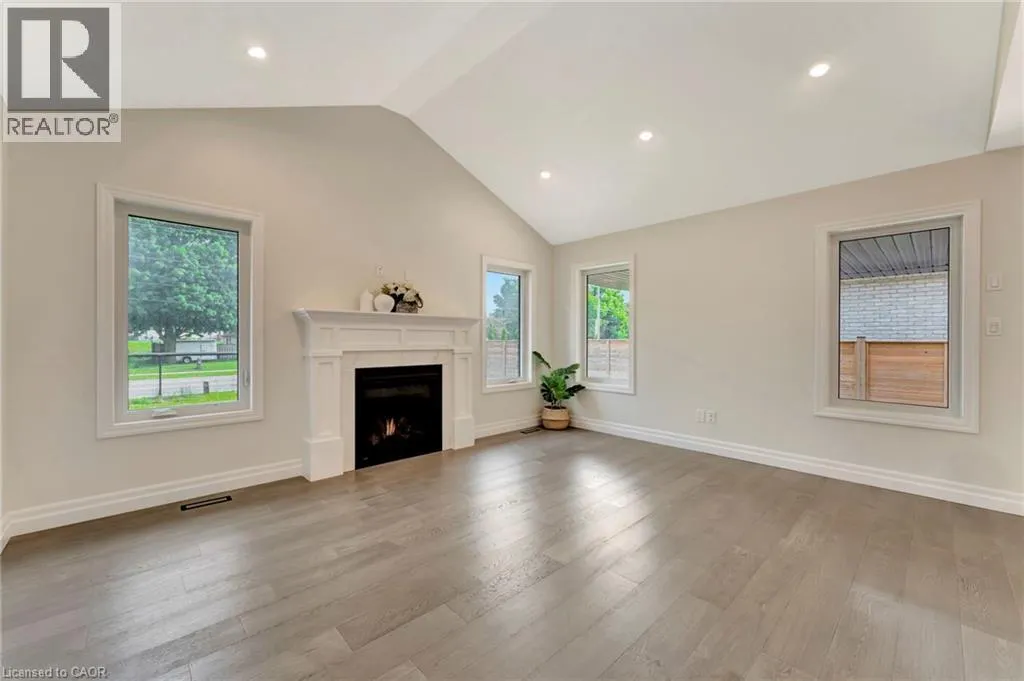 4 LIVINGSTON Drive