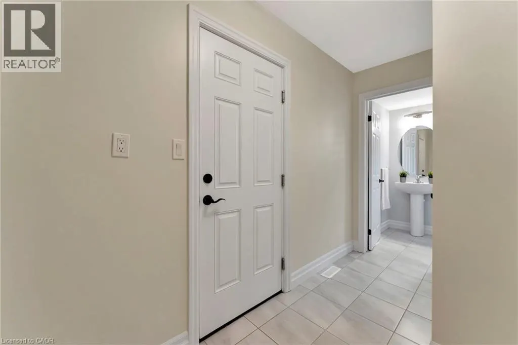 4 LIVINGSTON Drive