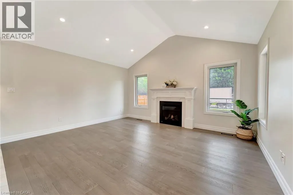 4 LIVINGSTON Drive