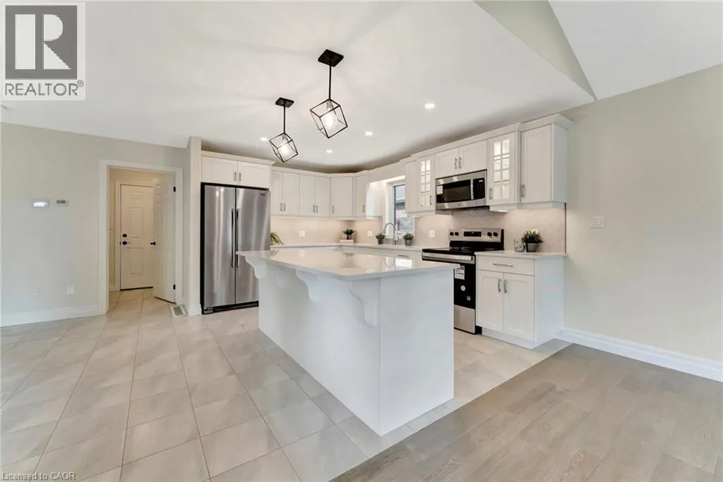 4 LIVINGSTON Drive