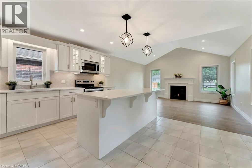 4 LIVINGSTON Drive