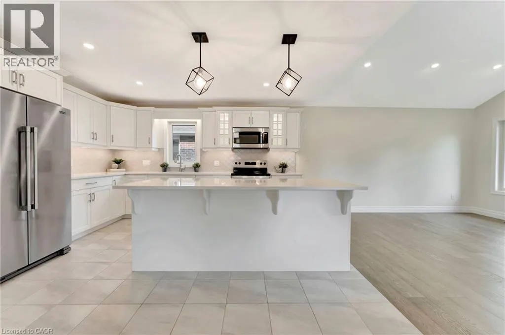 4 LIVINGSTON Drive