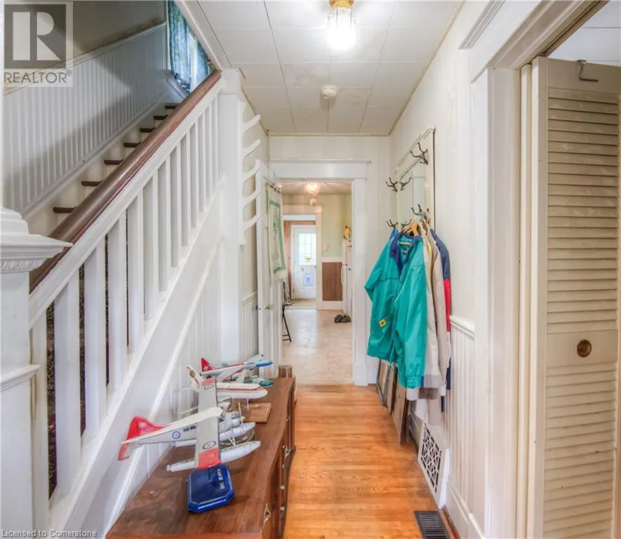 106 SELKIRK Street