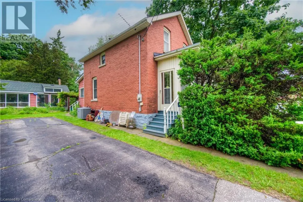 106 SELKIRK Street