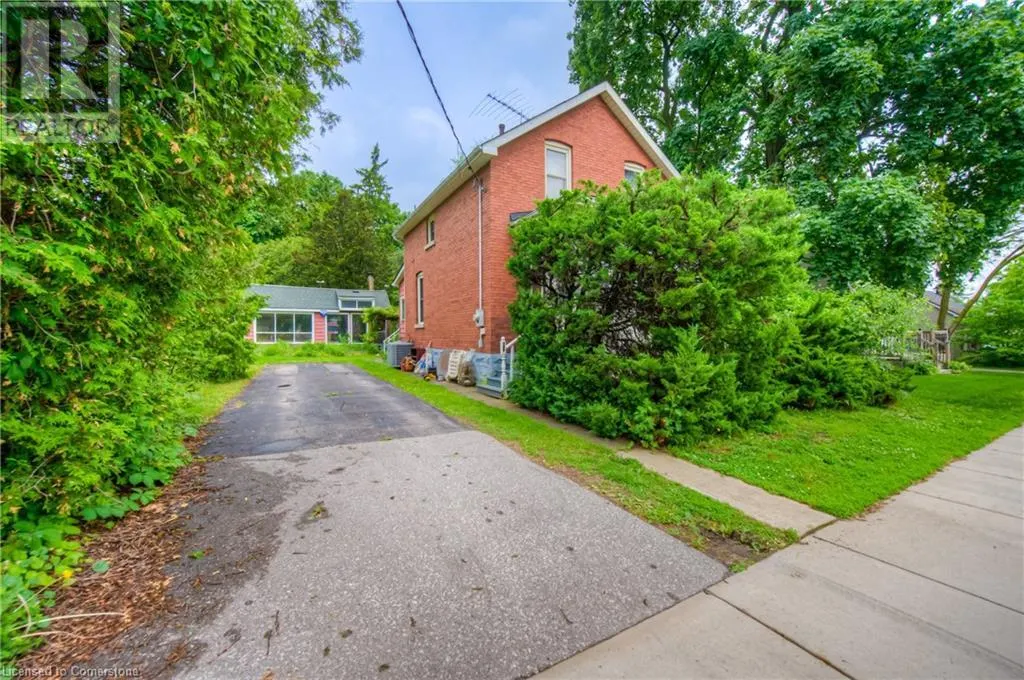 106 SELKIRK Street