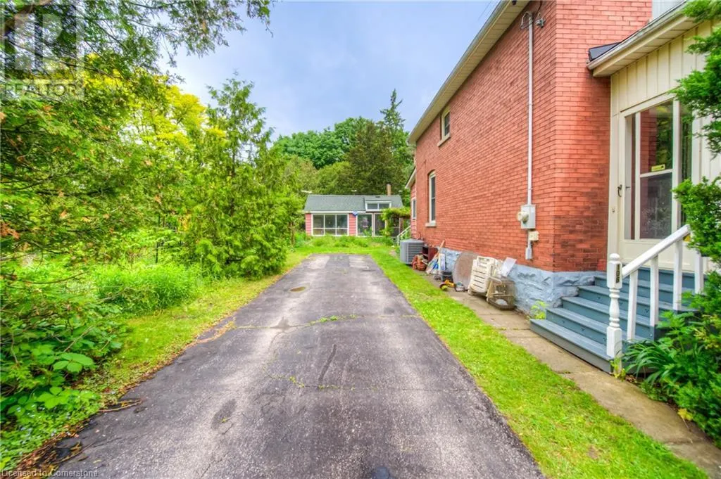 106 SELKIRK Street