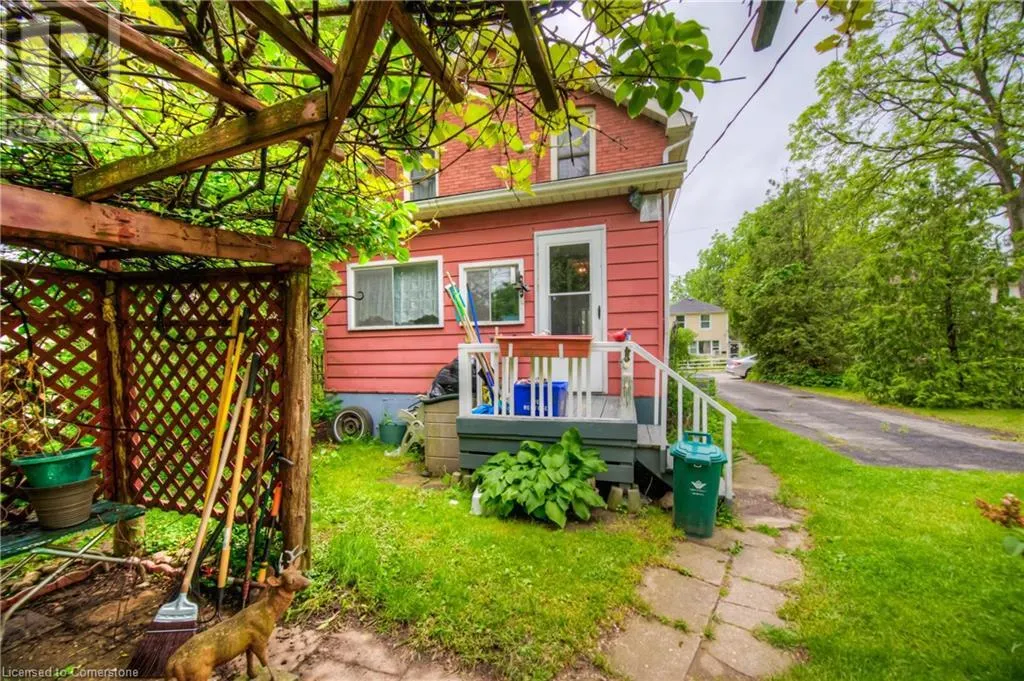 106 SELKIRK Street