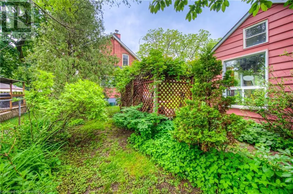 106 SELKIRK Street