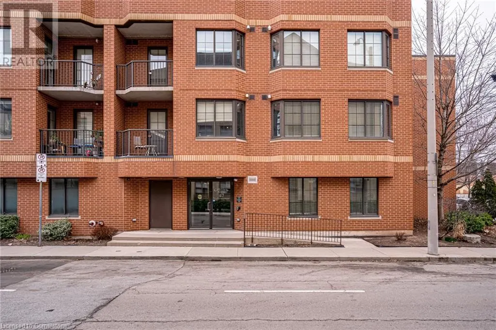 47 CAROLINE Street N Unit# 210, #210