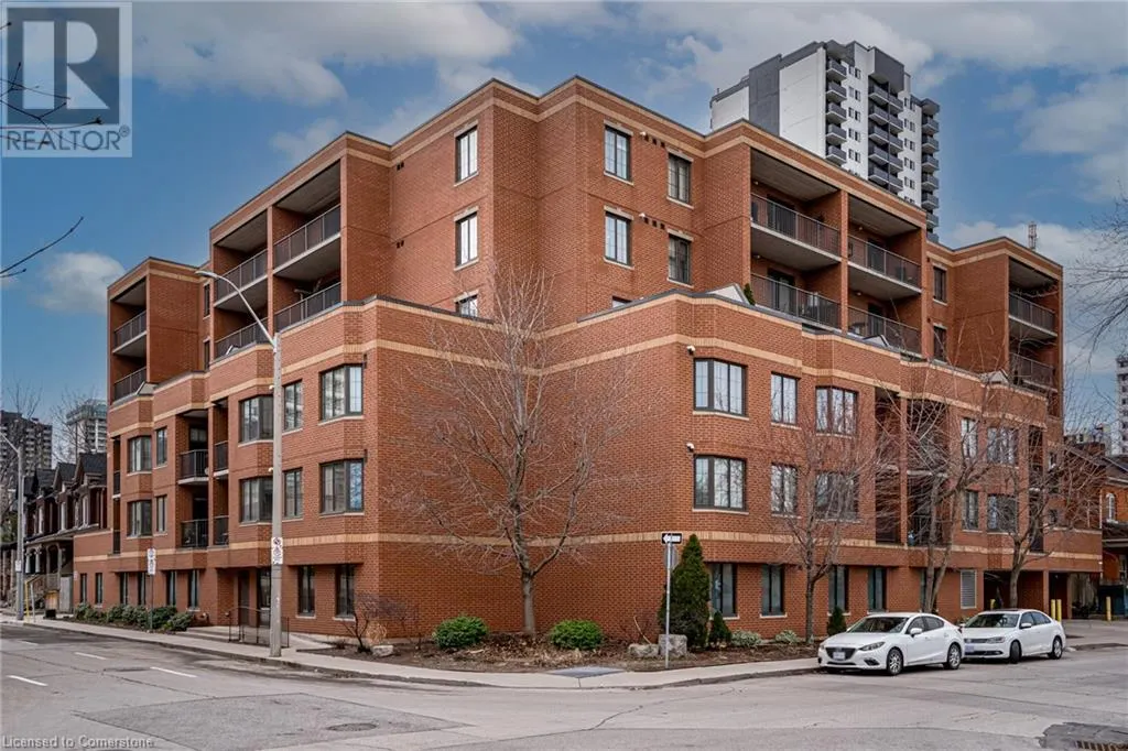 47 CAROLINE Street N Unit# 210, #210