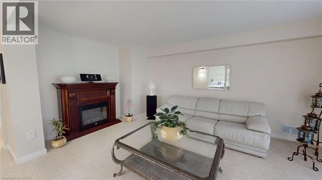 87 SCHRODER Crescent
