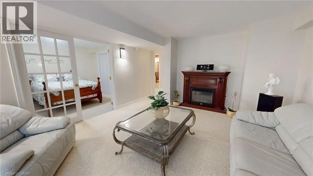 87 SCHRODER Crescent