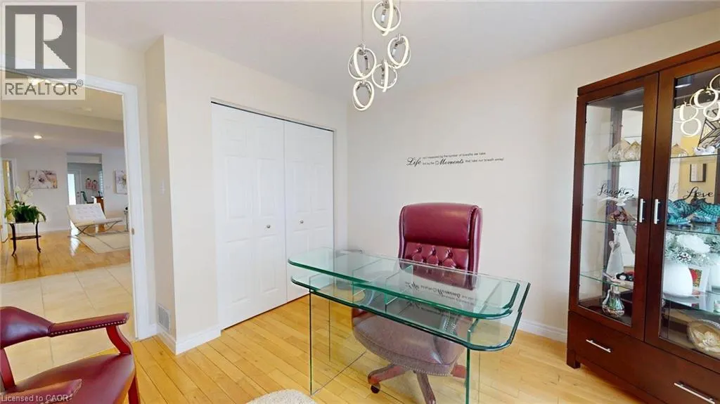87 SCHRODER Crescent