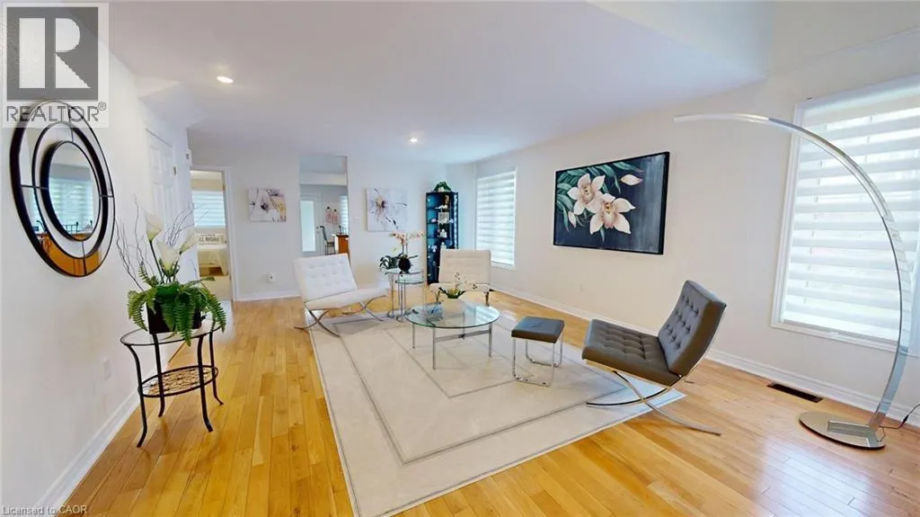 87 SCHRODER Crescent
