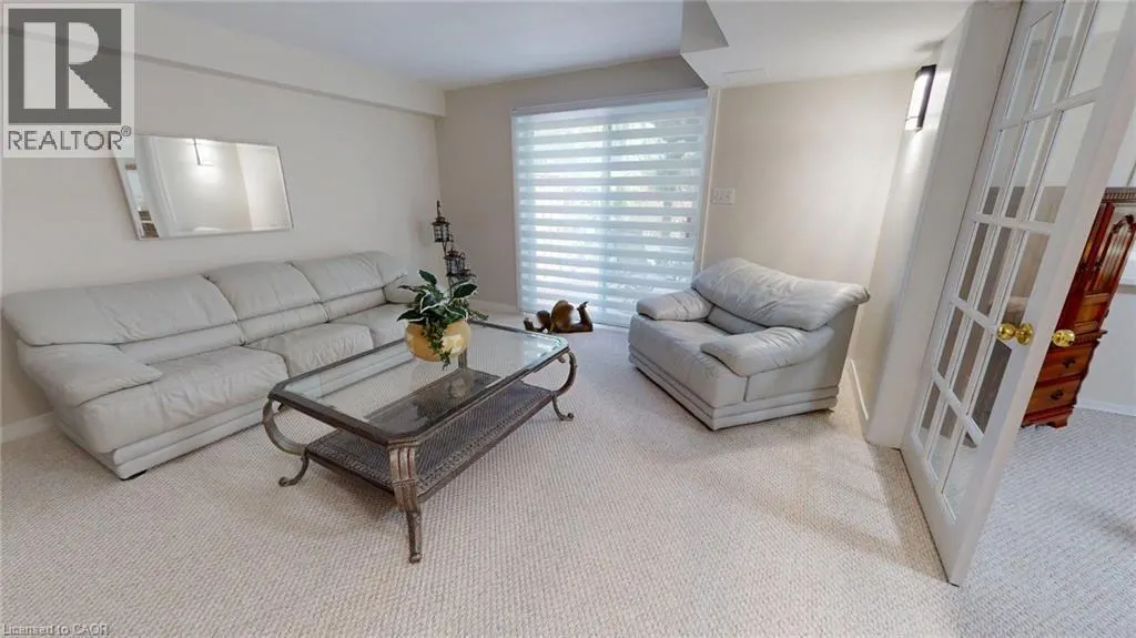 87 SCHRODER Crescent