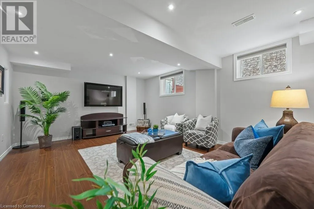 36 RAY Crescent