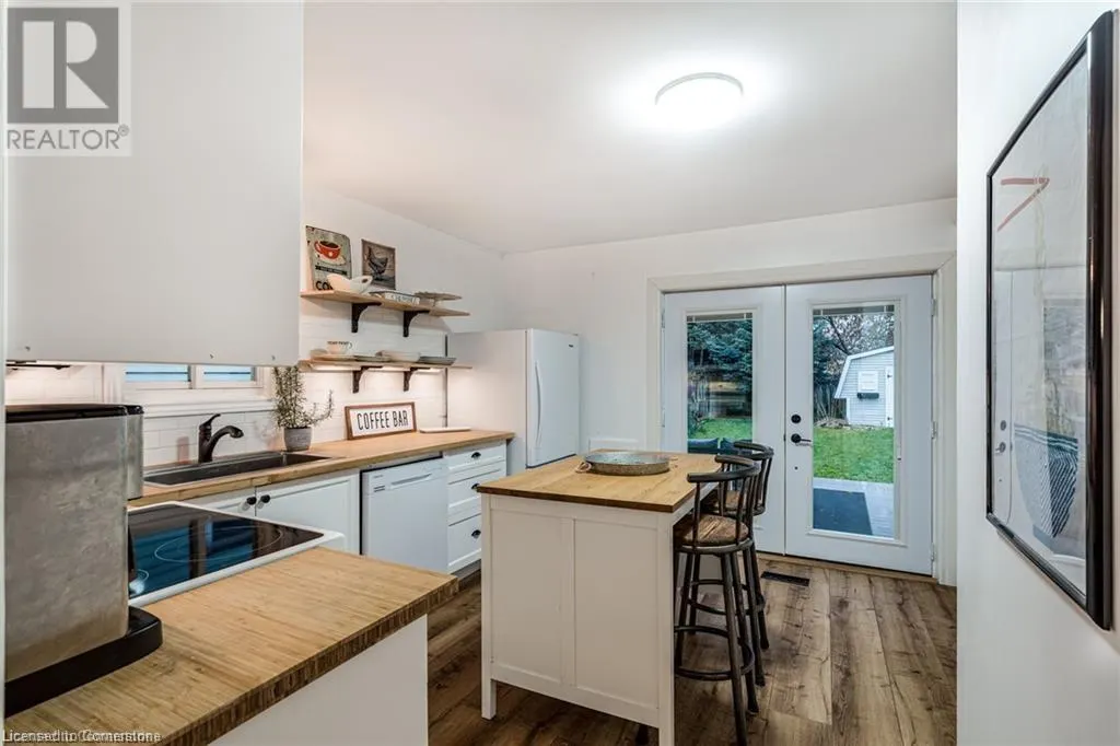 7 NELLES Road N