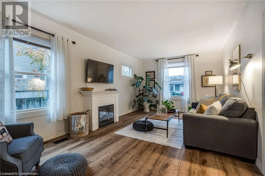 7 NELLES Road N