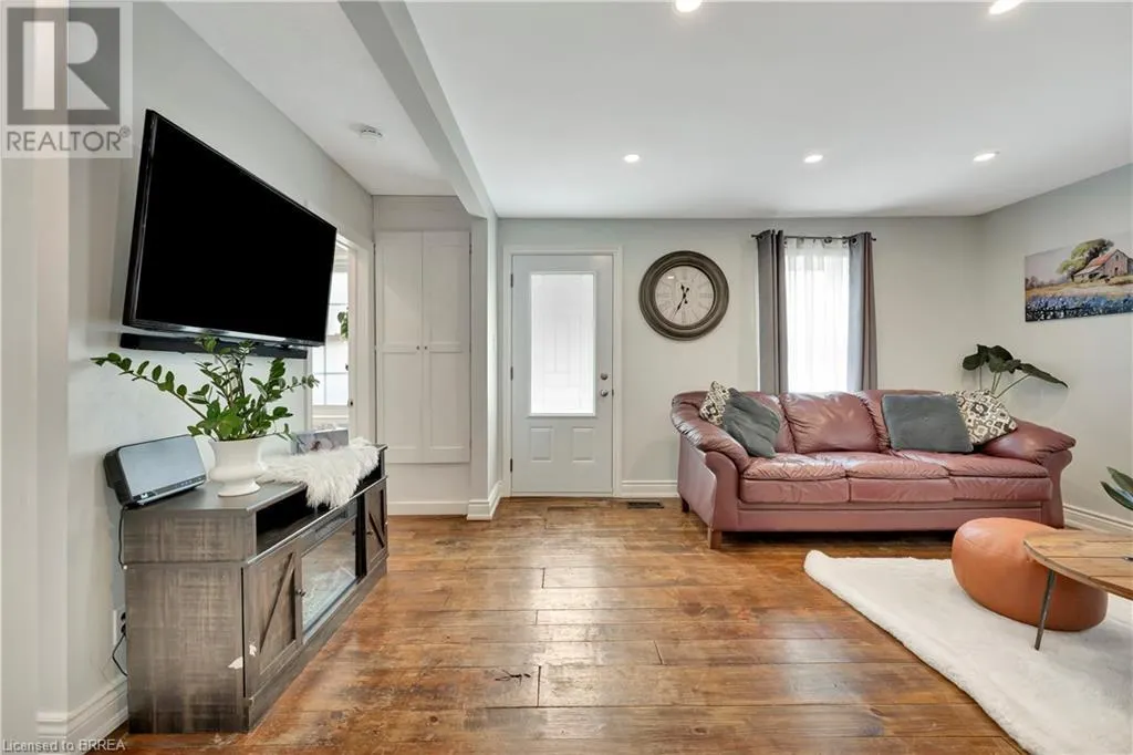 9 LORIMER Street