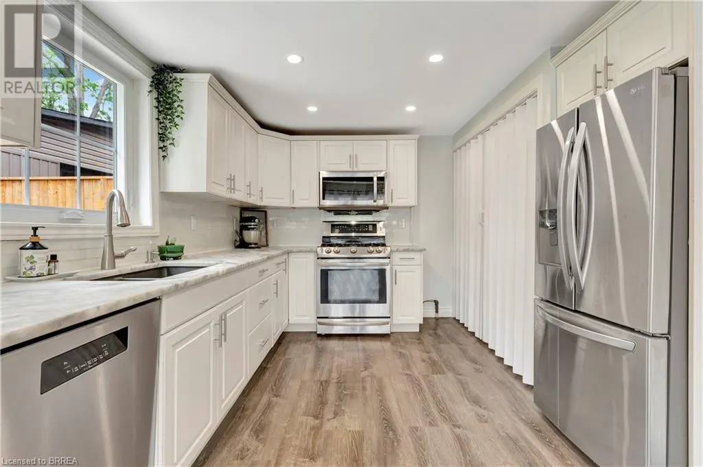 9 LORIMER Street