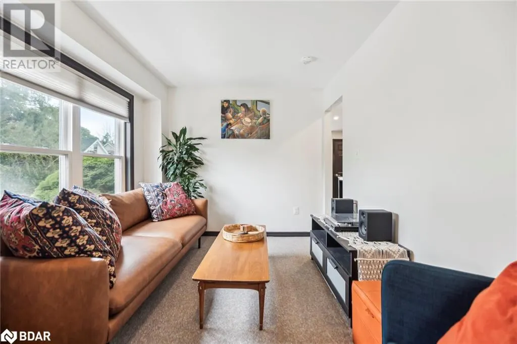 20 ROBINS Avenue