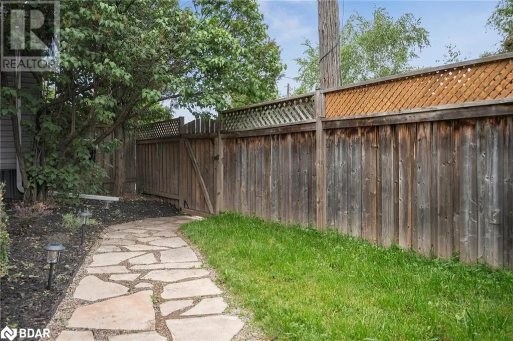 20 ROBINS Avenue