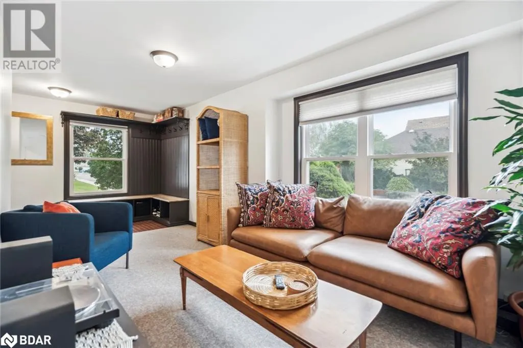 20 ROBINS Avenue
