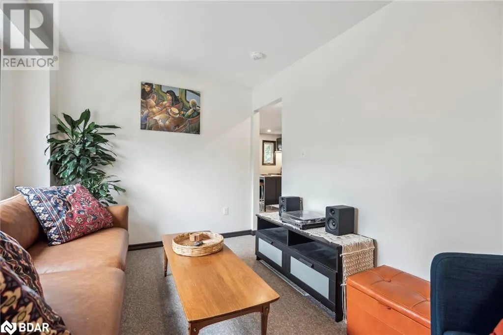 20 ROBINS Avenue