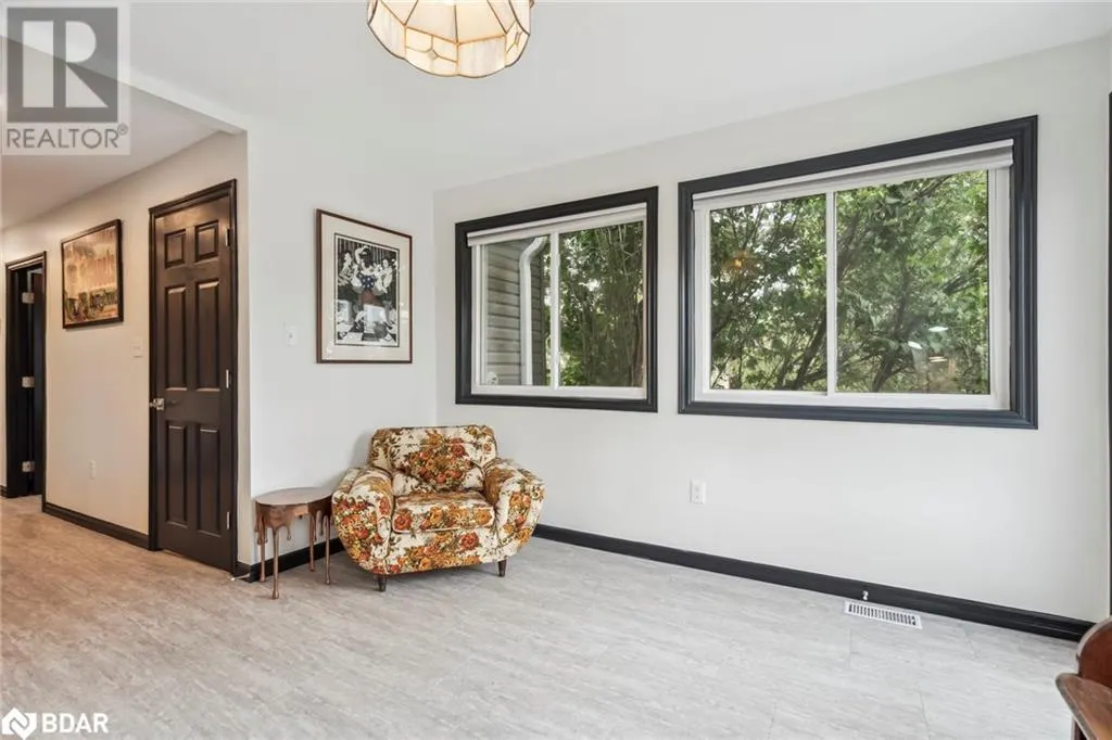20 ROBINS Avenue