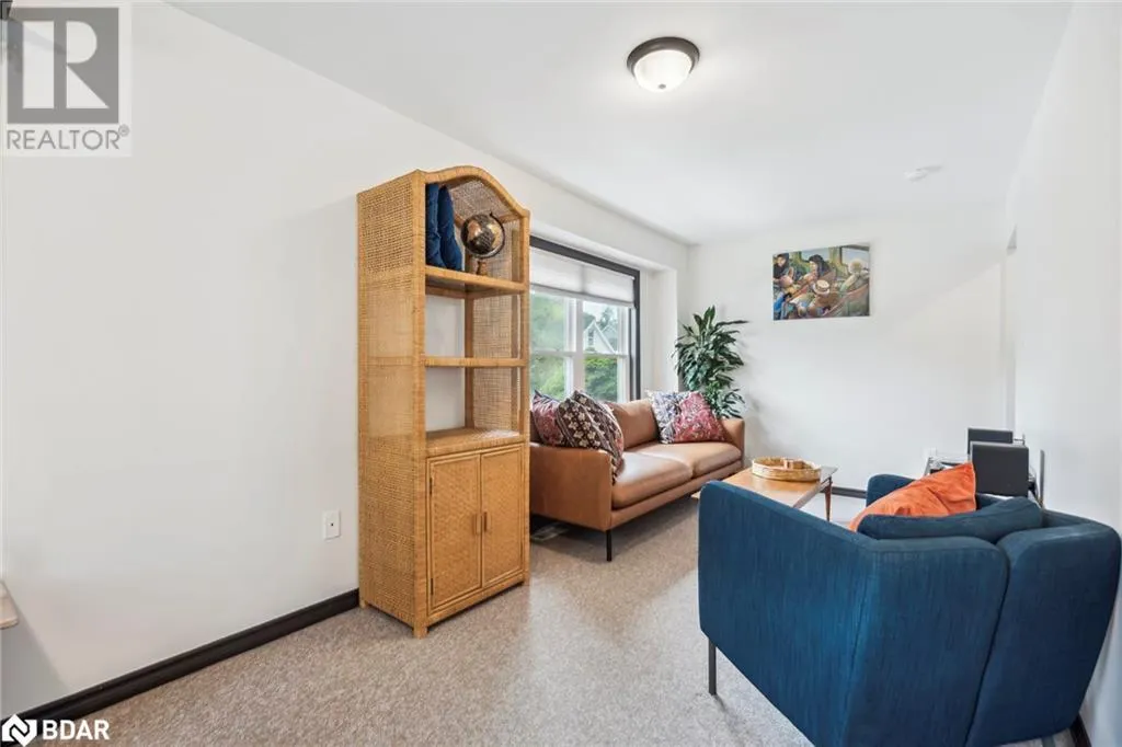 20 ROBINS Avenue