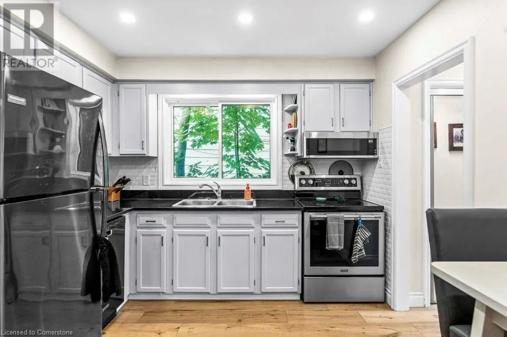 52 PARKSIDE Avenue