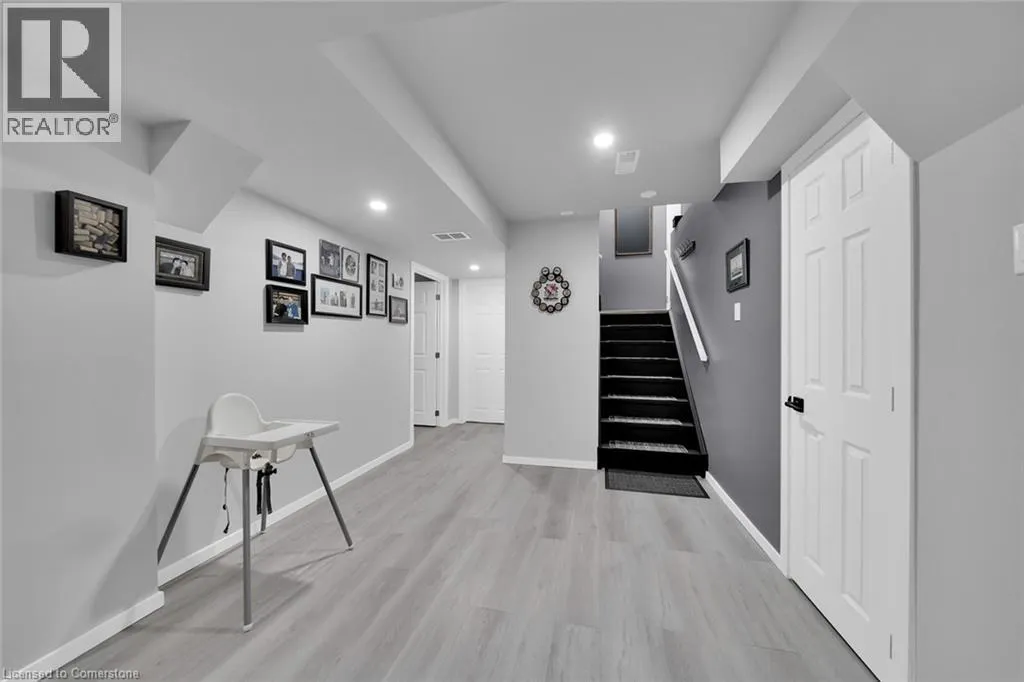 3 CLANSMAN Crescent