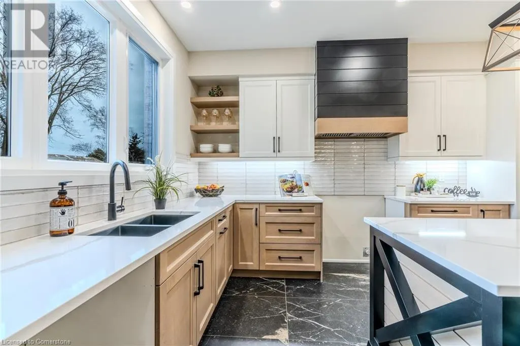 7 BARTLETT Avenue