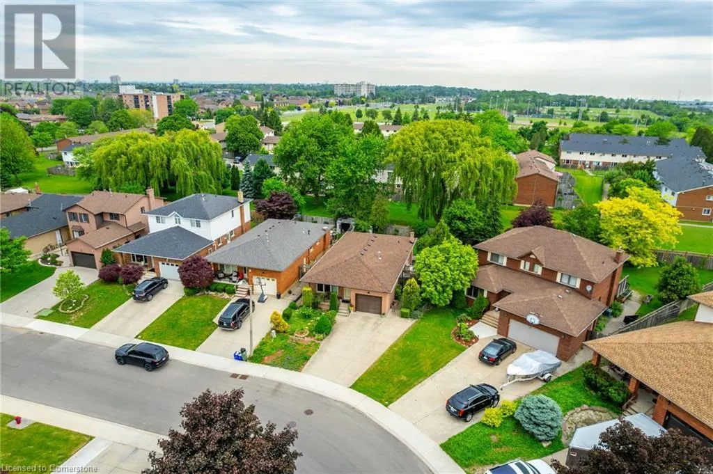 43 TRENHOLME Crescent