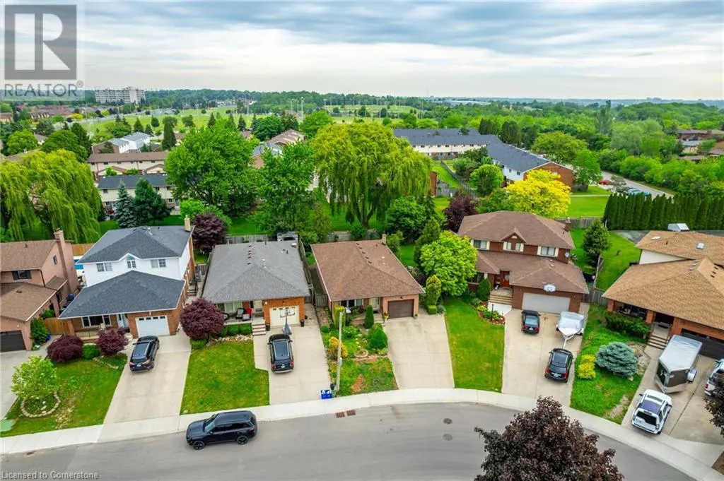 43 TRENHOLME Crescent