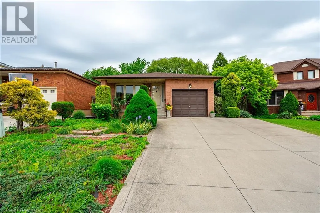 43 TRENHOLME Crescent
